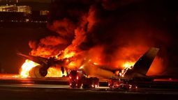 altText(Cinco muertos y 14 heridos al chocar dos aviones en Tokio)}