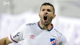 altText(Nacional sufrió al final pero le ganó bien a Liverpool)}