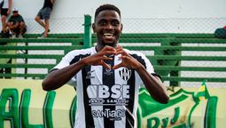 altText(Peñarol negocia por el colombiano Luis Angulo y no se baja por el Indio Fernández)}