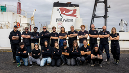altText(Uruguaya que perseguía a último cazador de ballenas de Islandia está detenida con otros 20 activistas)}