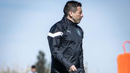 altText(Fútbol: chileno dirigirá a Uruguay en los Panamericanos)}