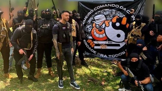 Sebastián Marset con soldados el PCC.