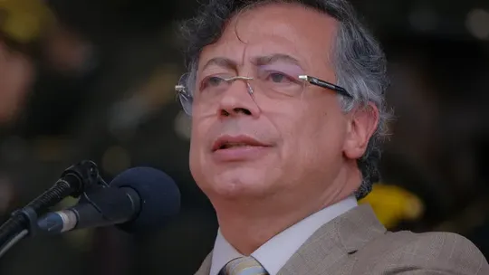 Gustavo Petro demanda a Daniel Noboa.