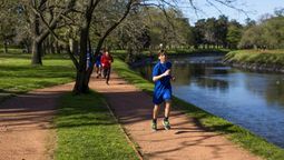 altText(La Intendencia inauguró iluminación del Parque Prado)}