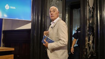 La oposición apunta contra el ministro Carlos Negro: acordaron interpelación