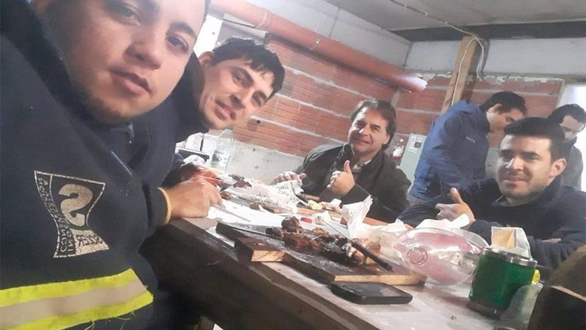 Lacalle Pou quiso comer un asado en una obra y los obreros se fueron