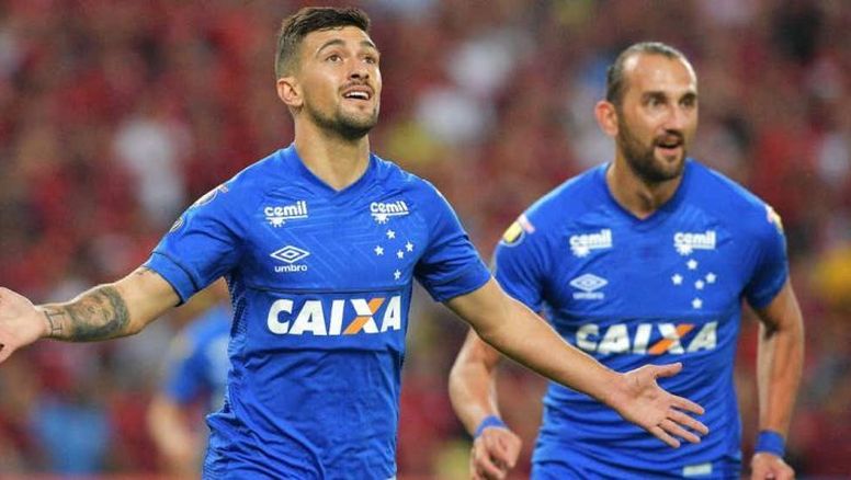 Cruzeiro debe pagarle 1:150 mil euros a Defensor por el pase de De Arrascaeta