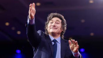 EEUU recibe la primera demanda colectiva por la criptomoneda que promocionó Milei