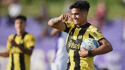 altText(Peñarol derrotó por 1 a 0 a Fénix en el Capurro)}