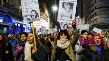 Millares de mujeres marcharon por Montevideo.