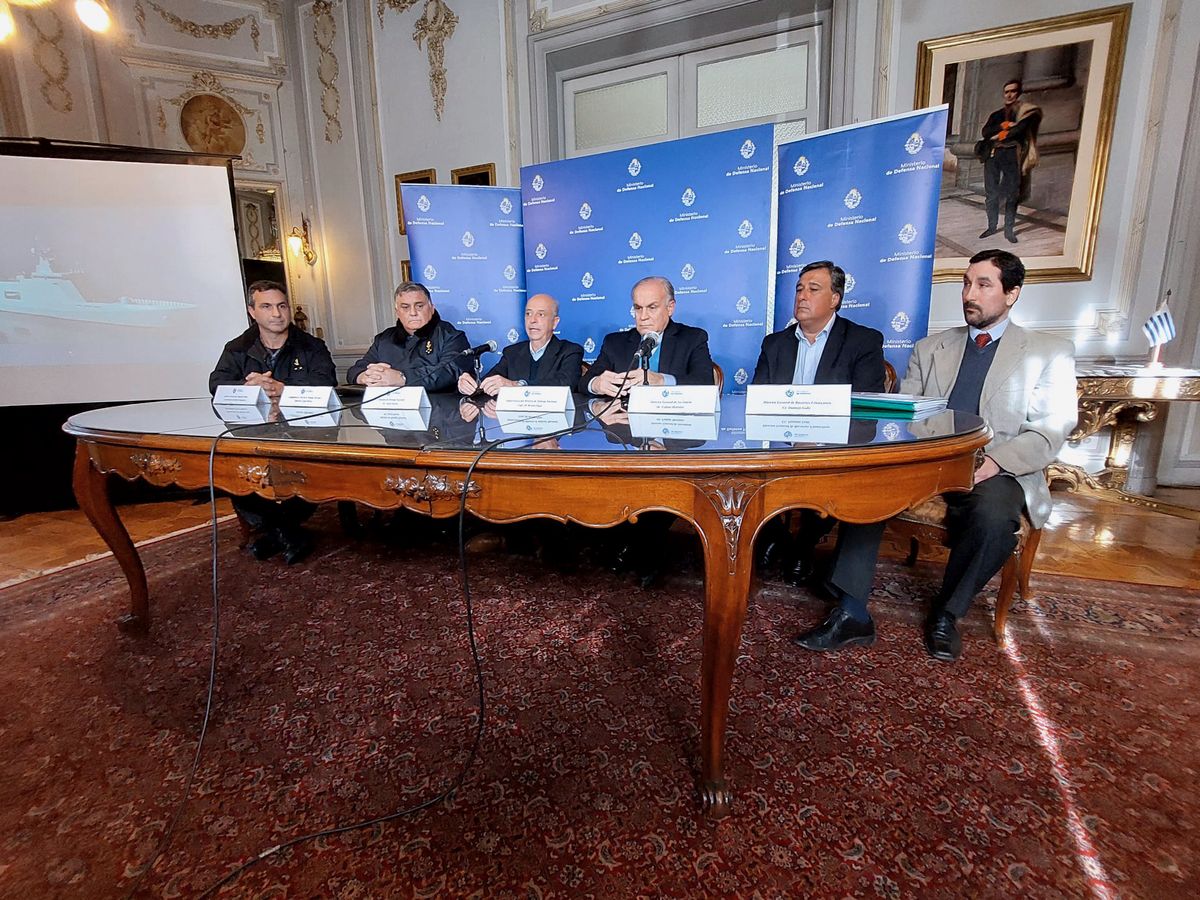 El equipo de Defensa detrás del proceso de compra.