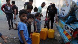 altText(Gaza: los palestinos aguardan desesperados ayuda humanitaria)}