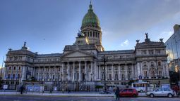 altText(Senadores argentinos duplican sus sueldos en votación sin debate)}