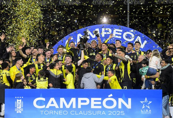 Peñarol es campeón del Torneo Clausura tras derrotar 2 a 1 a Defensor