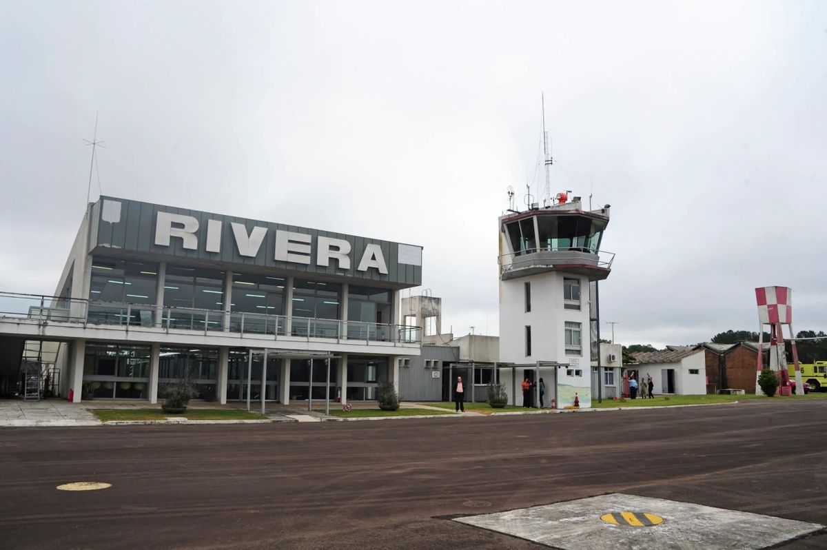 Aeropuerto Internacional de Rivera es binacional.