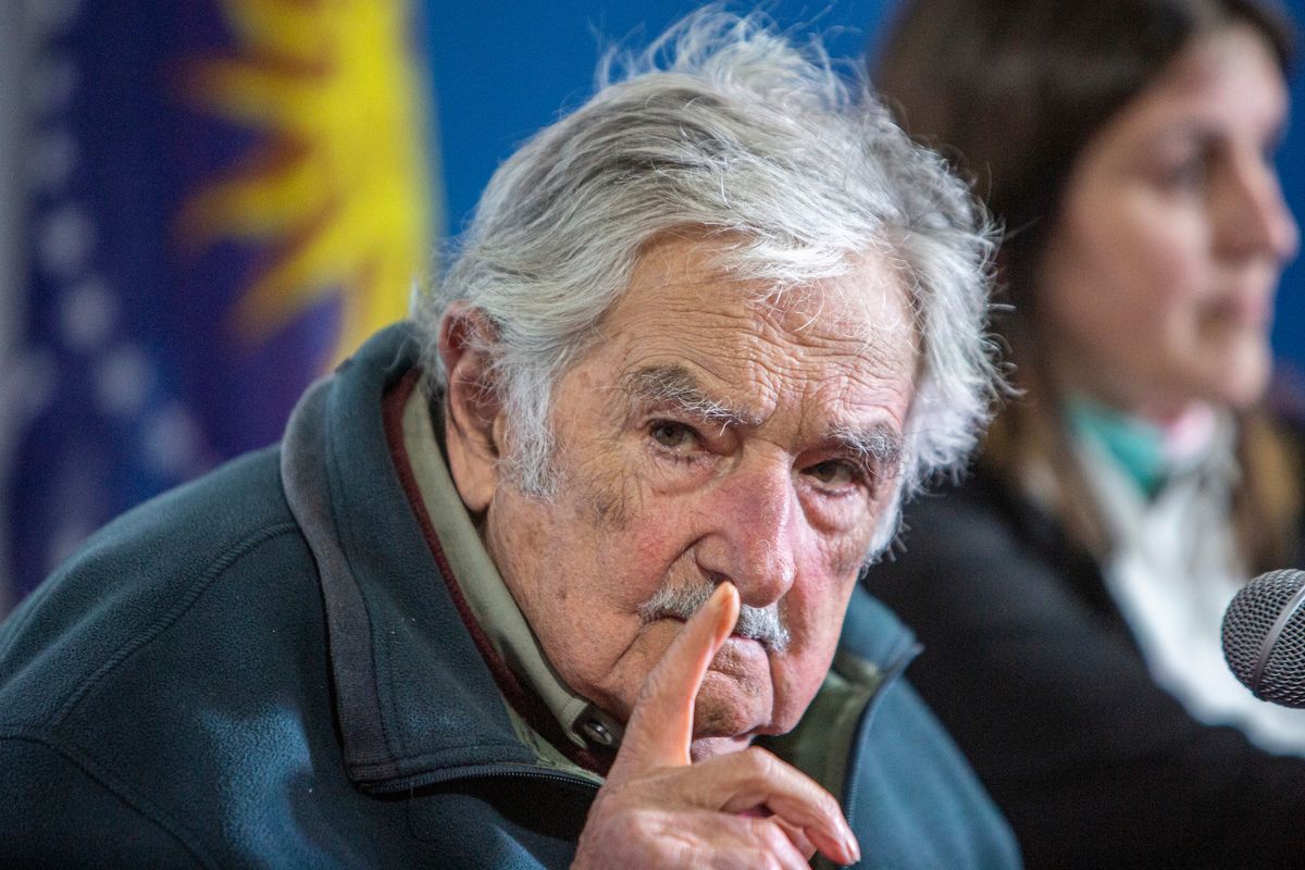 José Mujica durante el dialogo en vivo en la Sociedad Italiana de la ciudad de San Jose de Mayo en San Jose.