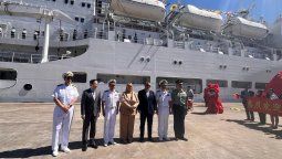 altText(Así fue la llegada del buque hospital chino a Montevideo: ¿en qué consiste su estadía?)}