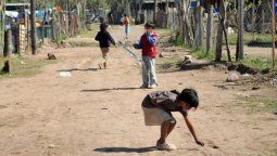 altText(Los niños pobres bajo la lupa egoísta de los que tienen todo)}