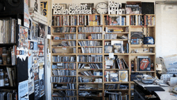 altText(Tiny Desk: el formato de concierto que cautiva en todo el mundo)}