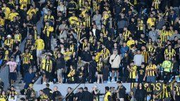 altText(¿Por qué la barra de Peñarol retiró las banderas y los bombos?)}