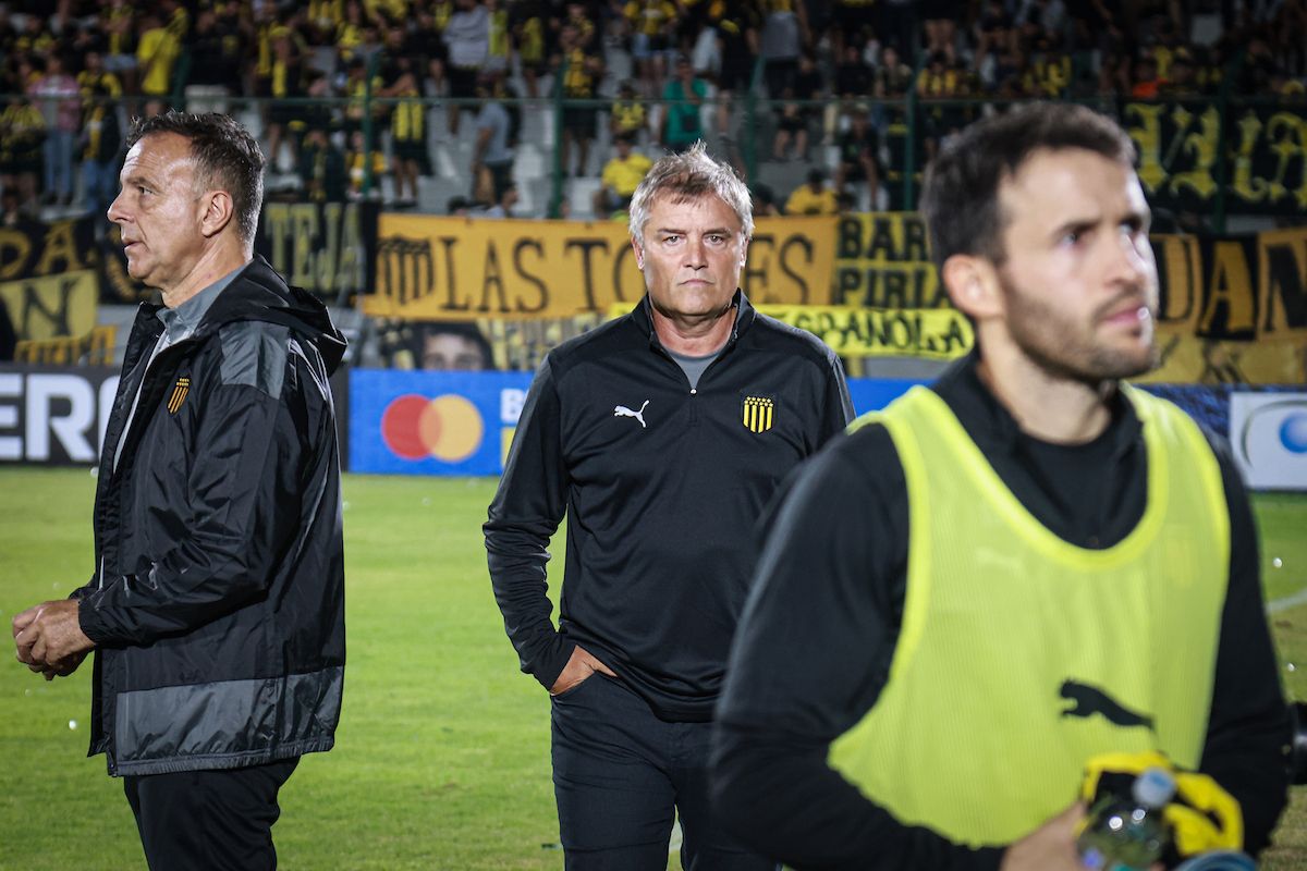 Diego Aguirre define los once de Peñarol para el clásico.