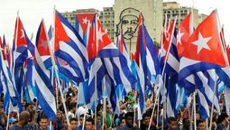 altText(Entrega simbólica de 200 mil jeringas en Embajada de Cuba)}