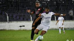 altText(Fue empate se salvó Rentistas y sige penando Defensor con el descenso)}