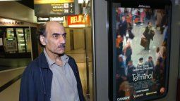altText(La increíble historia de Mehran Karimi: vivió 18 años en un aeropuerto y murió allí)}