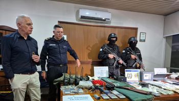 Ministro Carlos Negro durante operativo en San José.