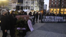 altText(Policía hostigó movilización mensual de Mujeres de Negro)}