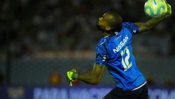 Prioridades de Aguirre: un arquero y un nueve