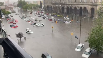Extensas zonas de la ciudad colapsaron por la intensa lluvia