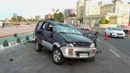 altText(Accidente en la Rambla: conductor ebrio volcó y dejó tres heridos, uno en CTI)}