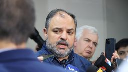 altText(Charles Carrera cruzó a la oposición por las visas: 