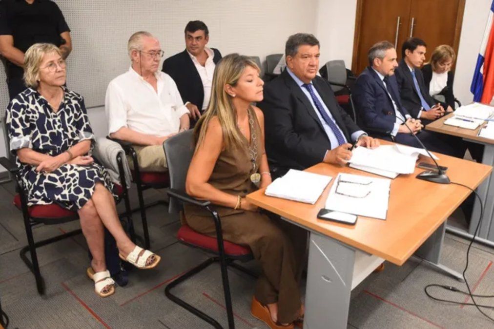 Justicia dictaminó el cierre de fronteras por 180 días para Carrasco y otros implicados.