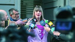 altText(Romina Celeste y Nacho Álvarez en el espejo)}