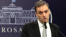 altText(Se hunde Manuel Adorni: se complica la situación del jefe de gabinete argentino por su viaje a Punta del Este)}