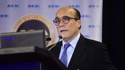 altText(Martinez prometió corregir la trayectoria del gasto público)}