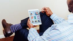 altText(Cómo invertir a los 30 años y consejos y trucos que debe conocer antes de invertir)}