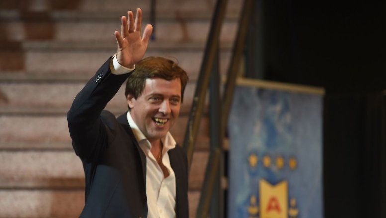 ¿Por qué Ignacio Alonso favorece a la multinacional DirecTV y perjudica a Antel?