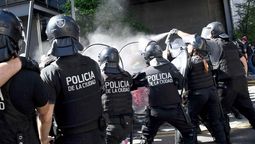 altText(Argentina: desmedida presencia policial en la marcha)}