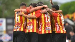 altText(Progreso sigue sumando y trepó parcialmente a la cima)}