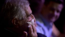 altText(Un emocionado Vázquez se despidió de su pueblo)}