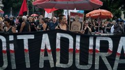 altText(Brasil: Miles de personas protestaron contra la dictadura militar en varias ciudades del país)}