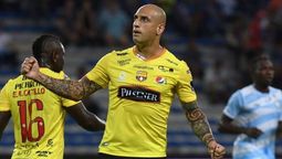 altText(En Peñarol van por un nueve y no sería para el cierre del libro de pases)}