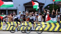 altText(España: cancelan última etapa de Vuelta Ciclista por protesta por participación de equipo israelí)}