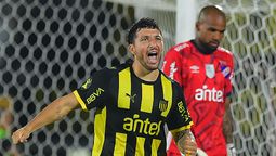 altText(Peñarol: Maxi Olivera y Eric Remedi vuelven a la titularidad; Darías iría al banco)}