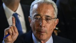 altText(Tribunal colombiano absuelve al expresidente Uribe y reclama libertad inmediata)}