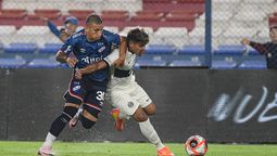 altText(Nacional aprontó el clásico con derrota ante Olimpia)}