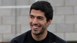 altText(Hinchas de Nacional volvieron tendencia mundial a Suárez)}